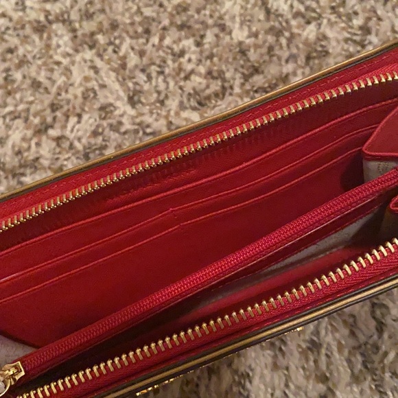 Michael Kors Red Jetset Travel Specchio Leather Zipper Wallet - Picture 9 of 13